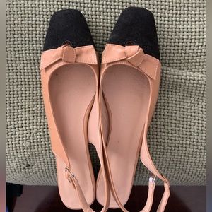 Black and cream flat